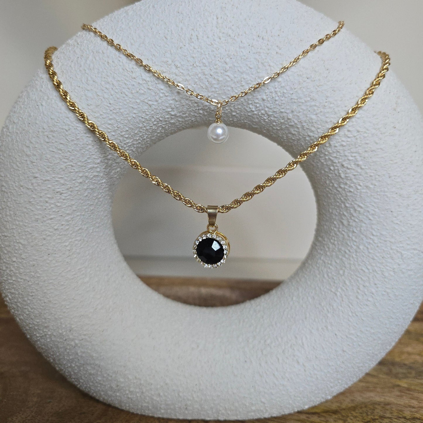 Black Retro Pearl Pendant Multilayer Necklace