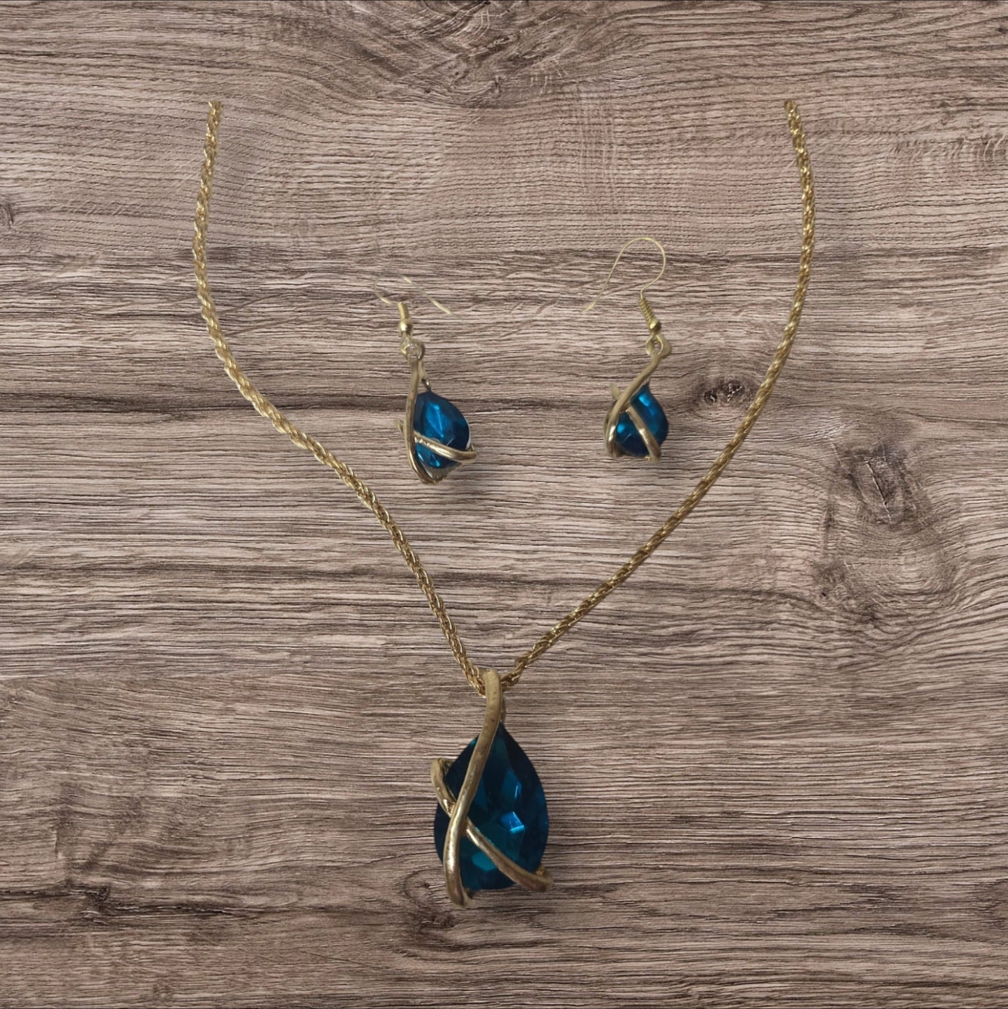 Peacock Water Droplet Necklace with Matching Earrings